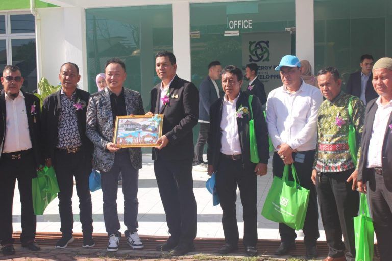 泰国83省市官员