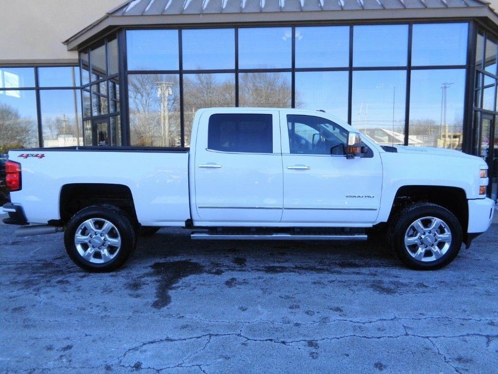 BEAUTIFUL 2018 Chevrolet Silverado 2500 LTZ Crew Cab 4WD