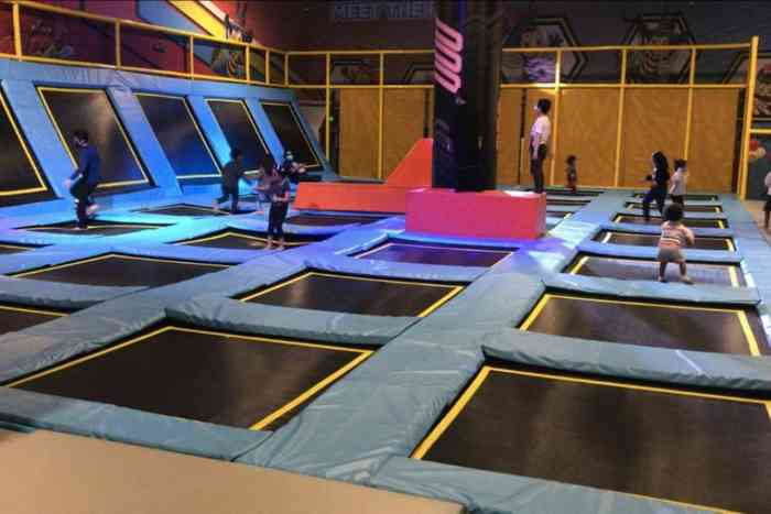 Let's play indoor trampoline park online