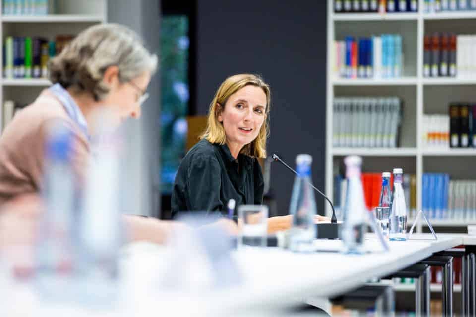 Pferdemädchen: Anja Schwanhäußer und Jenny Friedrich-Freksa im Gespräch