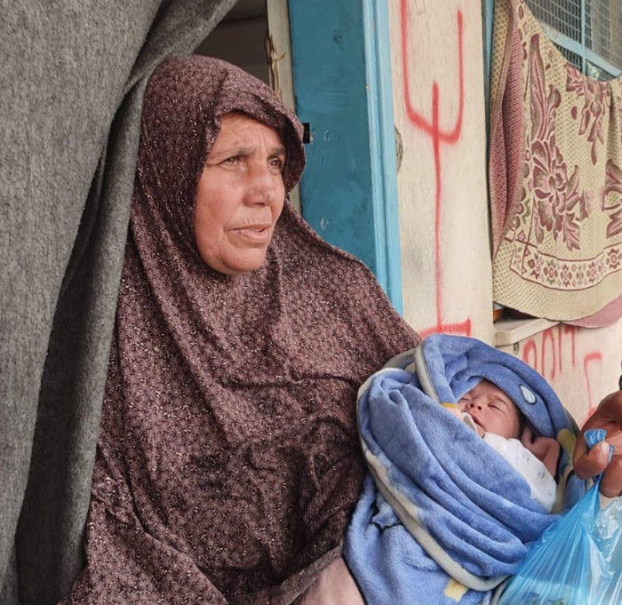 Cover image for Breast is best for those in poverty and hardship