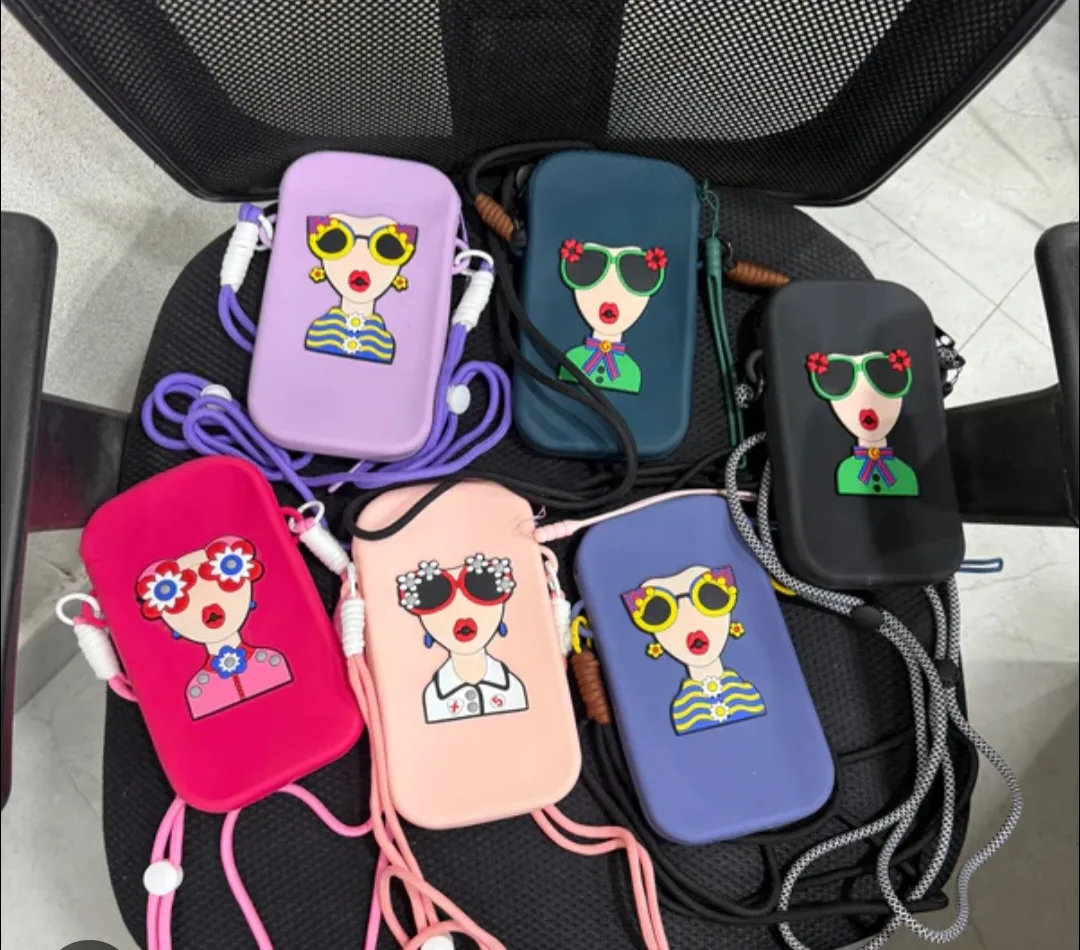 Viral Lady Mobile Sling