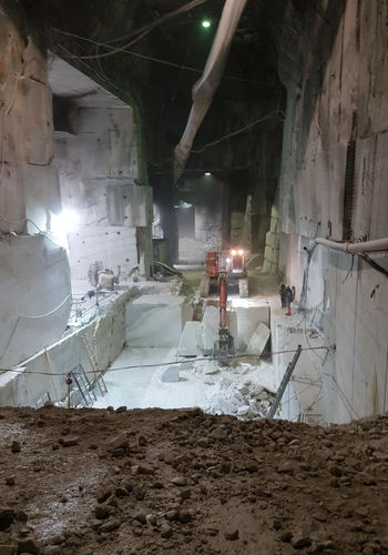 <p>Inside of the Lasa Marble Quarry</p><br />
