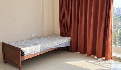 Female flatmate required in 3BHK  flat in Aisshwarya Excellency Apartment 