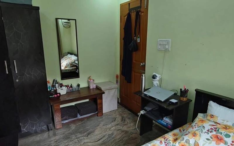 Room in 3BHK flat  available in Koramangala