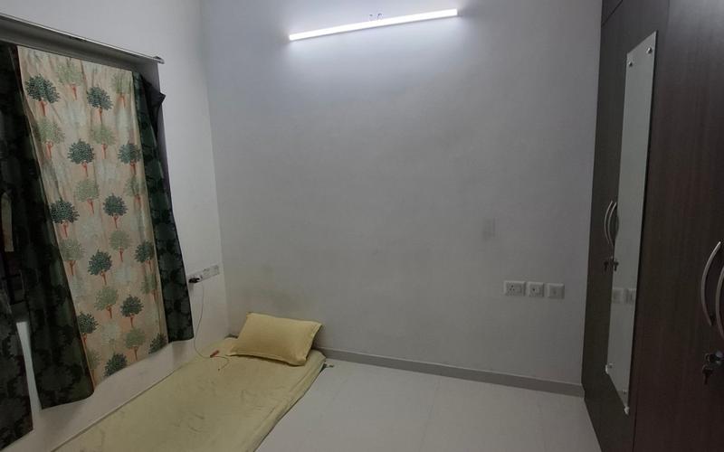 Female flatmate required in 2BHK  flat  in Korattur