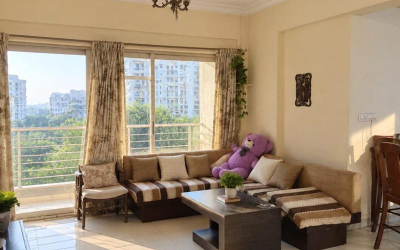 Female flatmate required in 3BHK  flat in Aisshwarya Excellency Apartment 