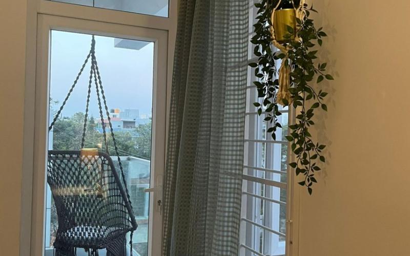 Looking for a female tenant for a fully furnished 1-BHK in Indiranagar.