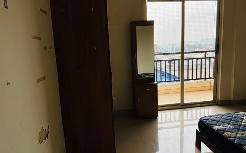 Female flatmate required in 3BHK apartment (Electronic-City)