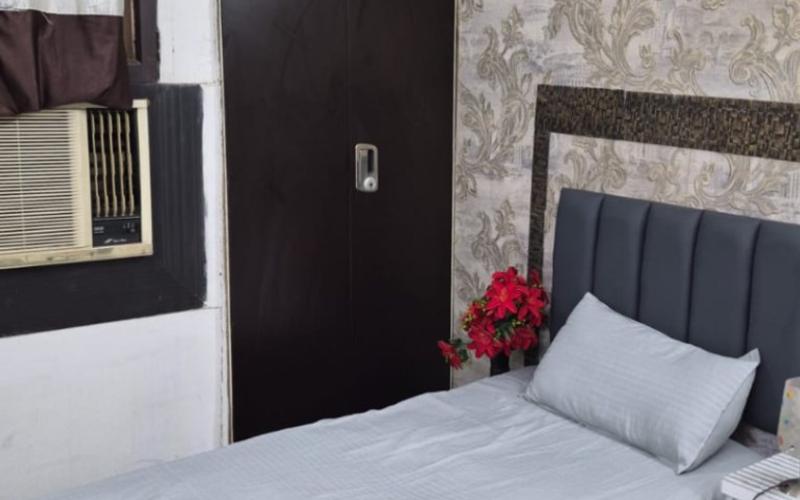 Male PG in Paschim-Vihar