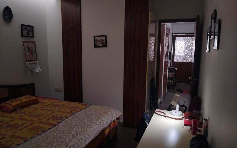 Flatmate required in 3BHK  flat  in Vasant-Kunj