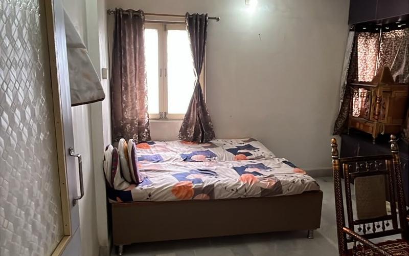 Female flatmate required in 1BHK  apartment  in Maninagar