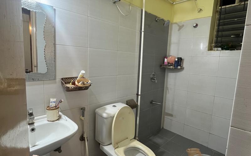 Room in 3BHK flat  available in Whitefield