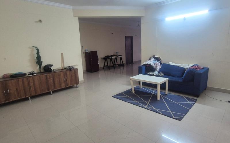 Room in 3BHK flat  available in Kothaguda