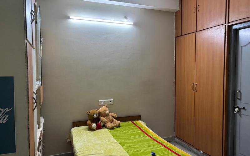 Room in 3BHK flat  available in Kondapur