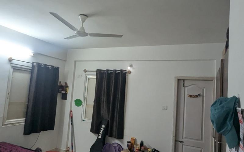 Room in 3BHK flat  available in Electronic-City