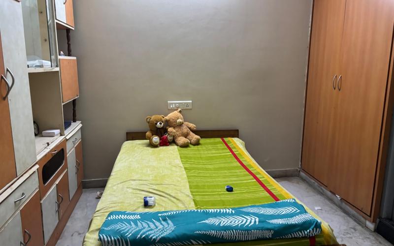 Room in 3BHK flat  available in Kondapur
