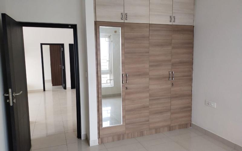 Female flatmate required in 2BHK  flat  in Brookefield