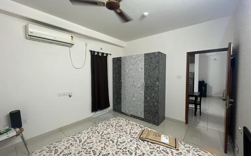 Female flatmate required in 3BHK  flat  in Serilingampalle-(M)