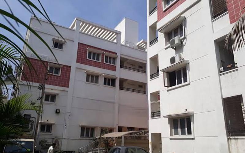 2 female flatmates required in 3BHK flat in Madhapur