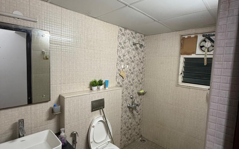 Male flatmate required: URGENT