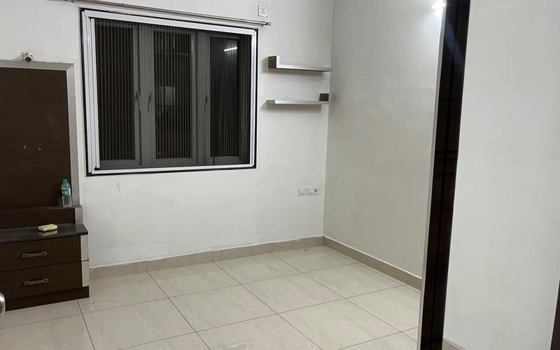 Female flatmate required in 4BHK  flat  in Kukatpally