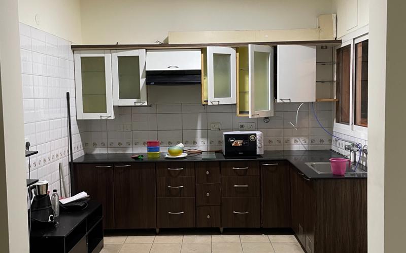 Female roommate required in 3BHK  flat  in Green Glen Layout
