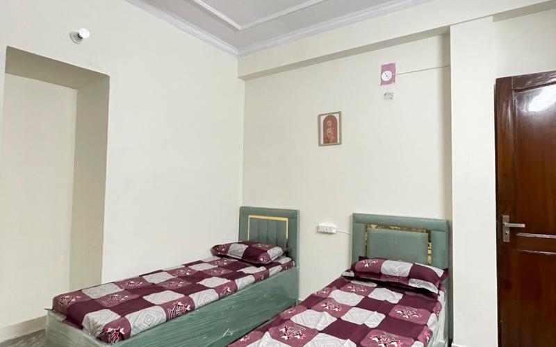 Female PG in Anand-Vihar