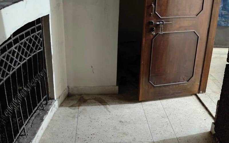 Room in 3BHK apartment  available in Sector-62