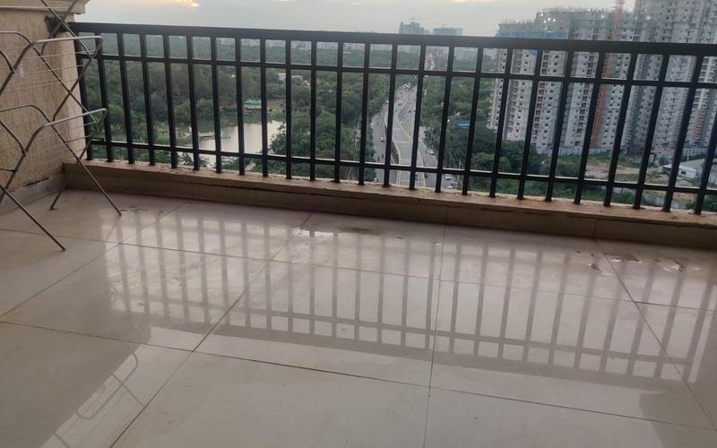 Female flatmate required in 3BHK  apartment  in Kondapur
