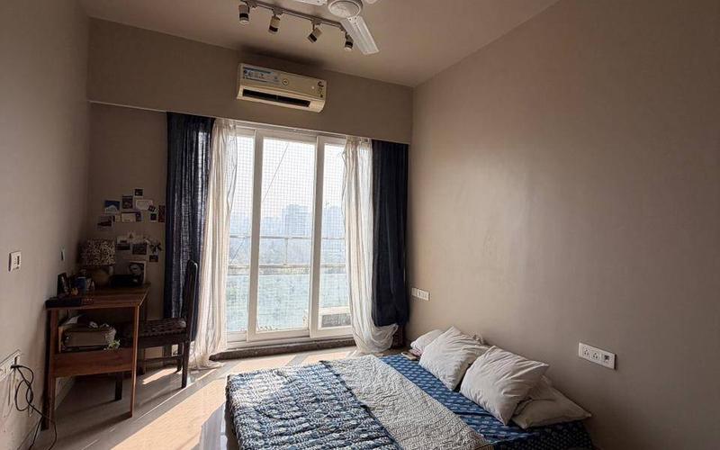 Female flatmate required in 3BHK  flat  in Bandra-West