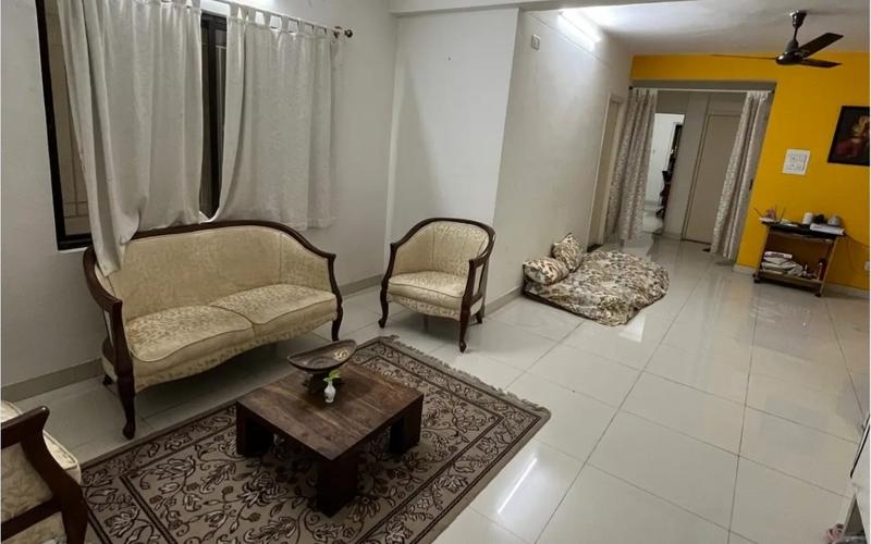 Female flatmate required in 3BHK  flat  in Vasanth-Nagar