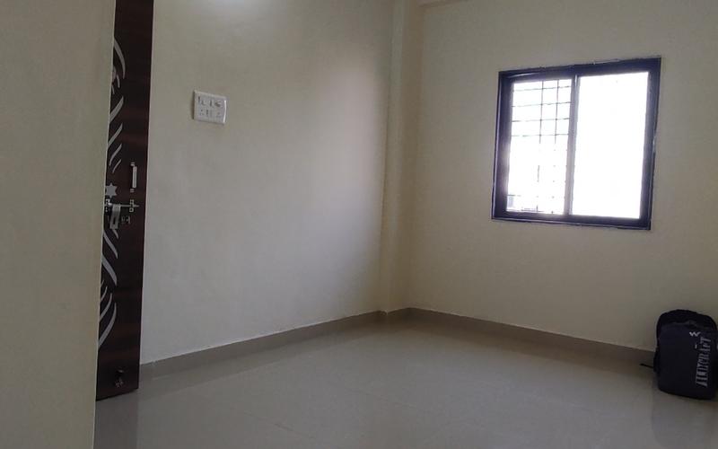 LOOKING FOR A FEMALE FLATMATE TO SHARE A 1 BHK FLAT.