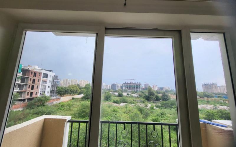 2 female flatmates required in 3BHK  flat  in Sector-65