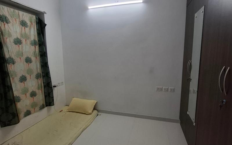 Female flatmate required in 2BHK  flat  in Korattur
