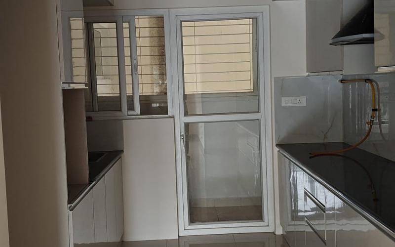 2 female flatmates required in 3BHK  apartment  in J.-P.-Nagar