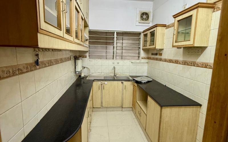 Female flatmate required in 2BHK  flat  in Cox-Town