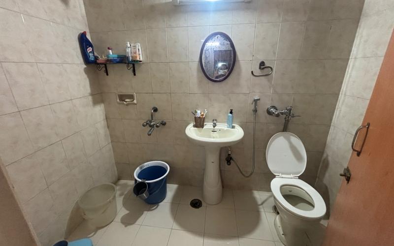 Room in 3BHK flat  available in Aundh