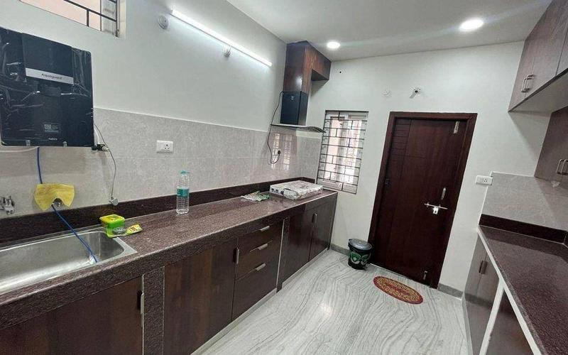 Male flatmate required in 4BHK  flat  in Kondapur