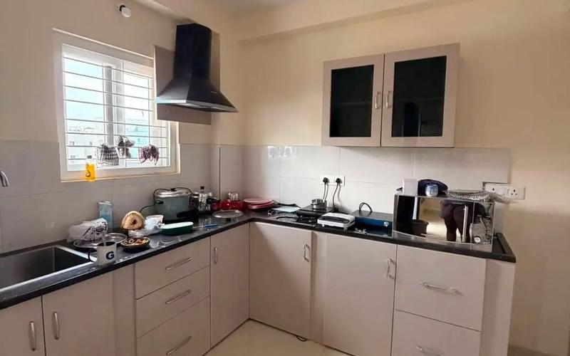 Female flatmate required in 3BHK  apartment  in Kondapur