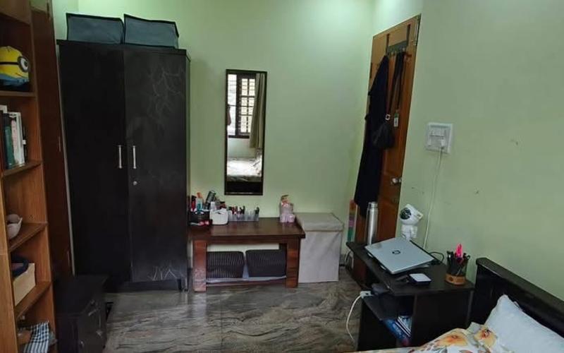 Room in 3BHK flat  available in Koramangala