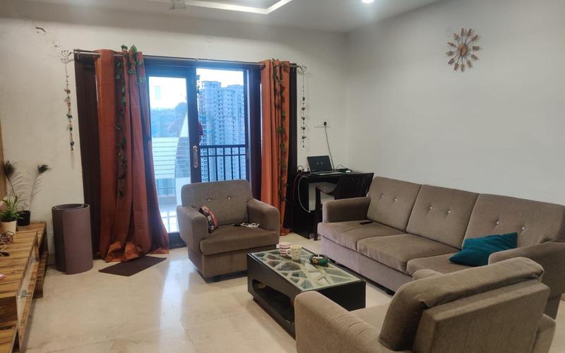 Female flatmate required in 3BHK  apartment  in Kondapur
