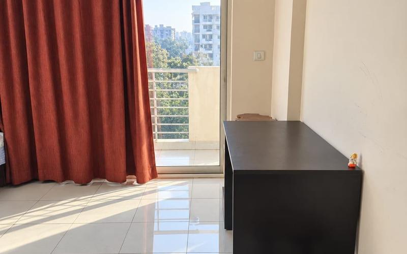 Female flatmate required in 3BHK  flat in Aisshwarya Excellency Apartment 
