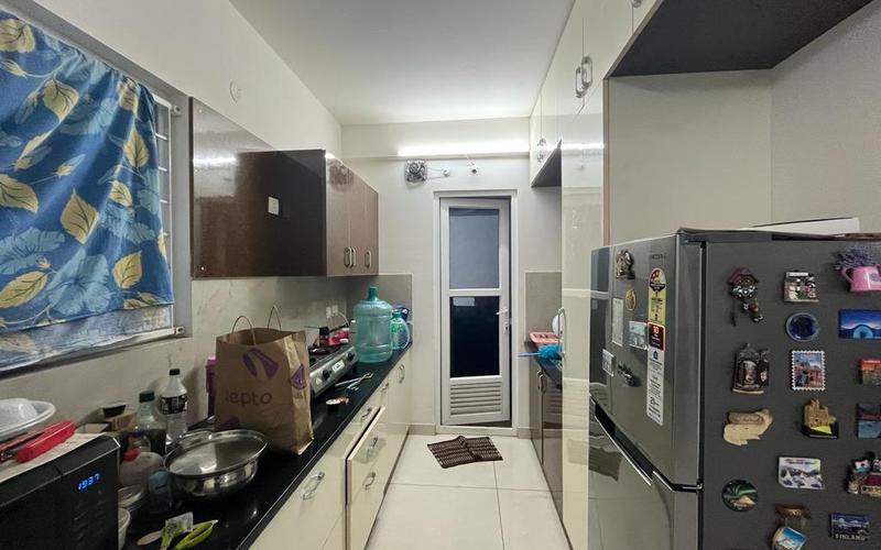 Female flatmate required in 3BHK  flat  in Serilingampalle-(M)
