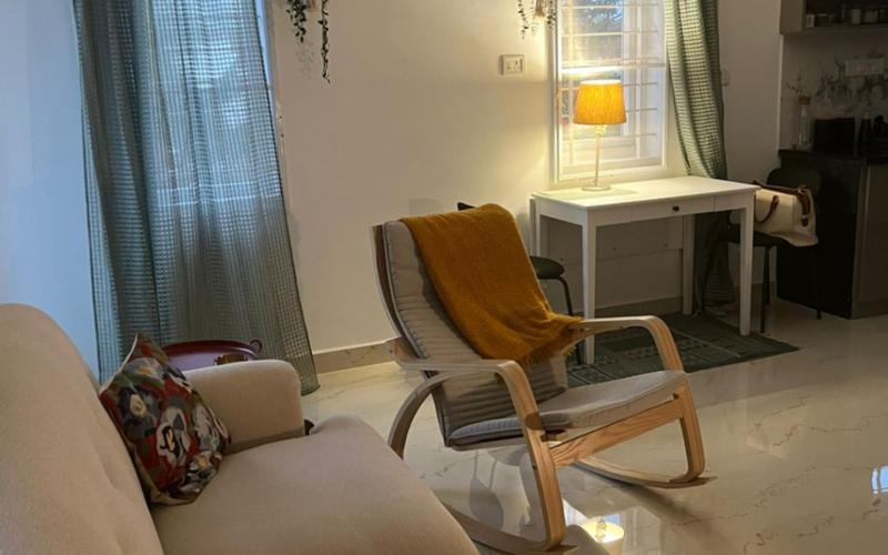 Looking for a female tenant for a fully furnished 1-BHK in Indiranagar.