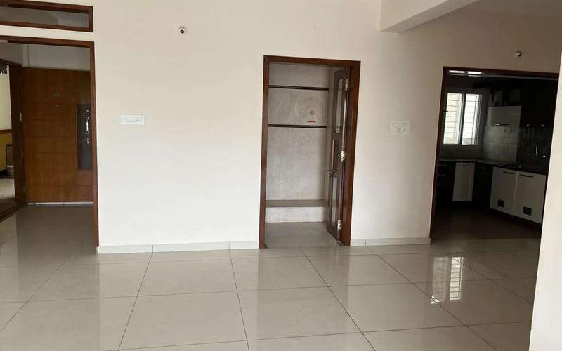 Room in 3BHK flat  available in Arekere