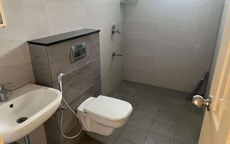 Room in 3BHK flat  available in Arekere