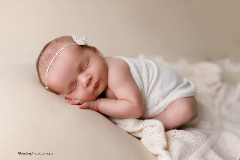 newborn photographer brisbane by Nadia Photo