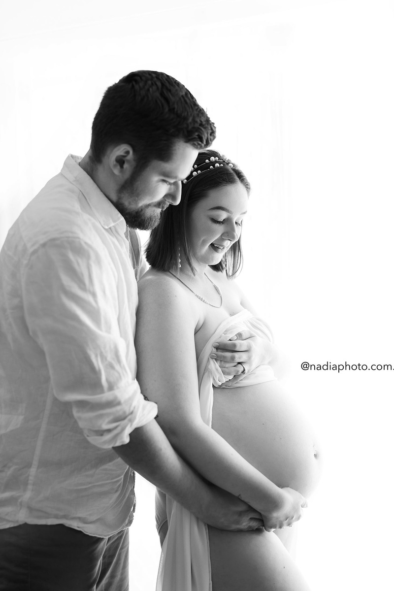 maternity photographer brisbane by Nadia Photo