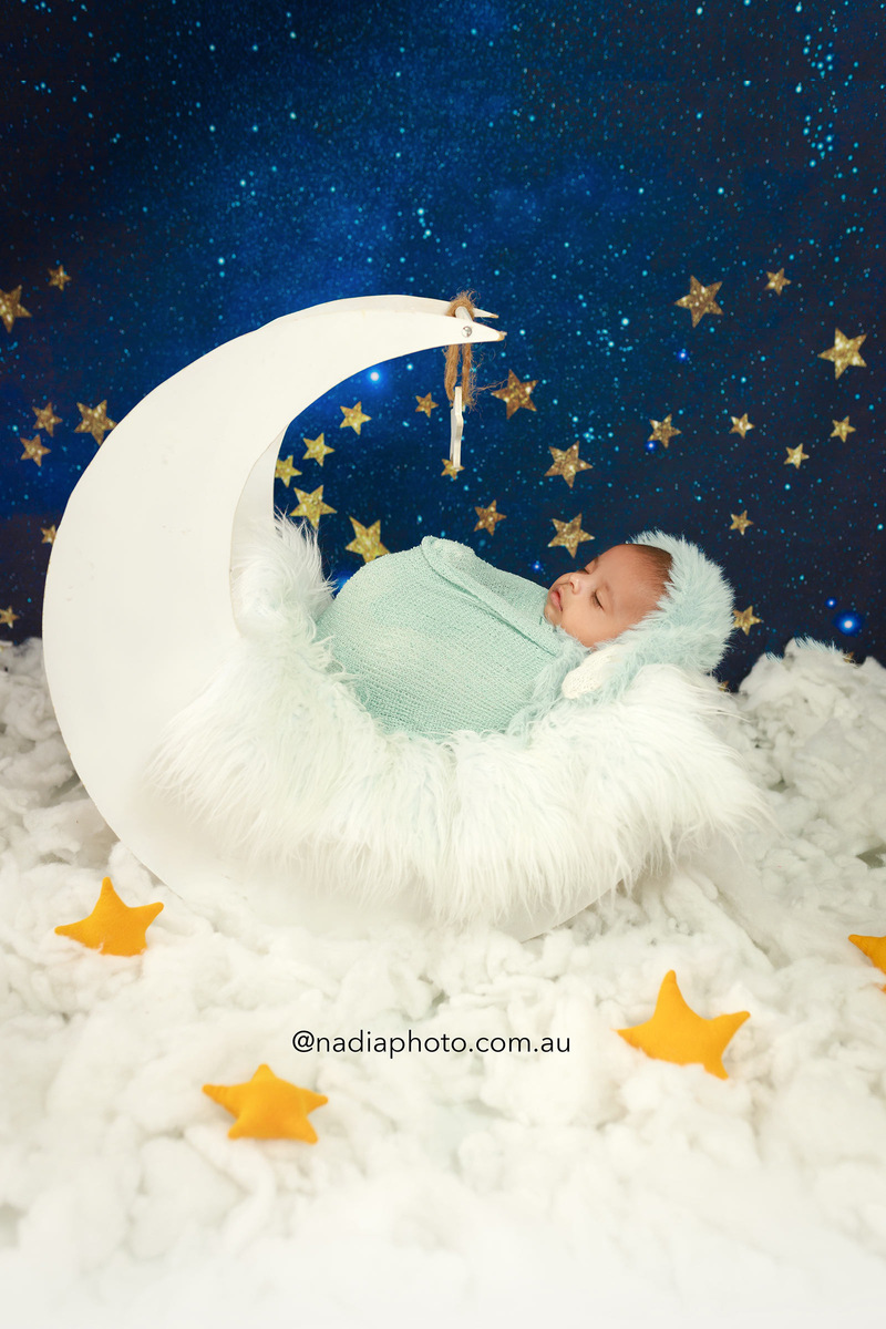 newborn photographer brisbane by Nadia Photo